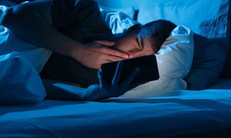 What Are the Cons Of Sleeping Late? Staying Health